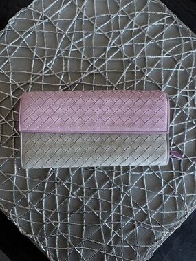 Bottega Veneta Two-Tone Intrecciato Zip Wallet in Pink and Beige